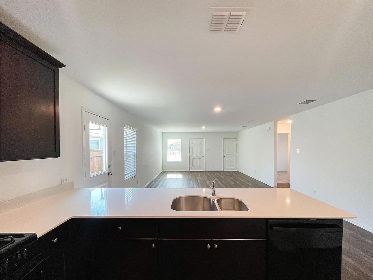 7413 Jackrabbit Ave - Photo 4 of 18