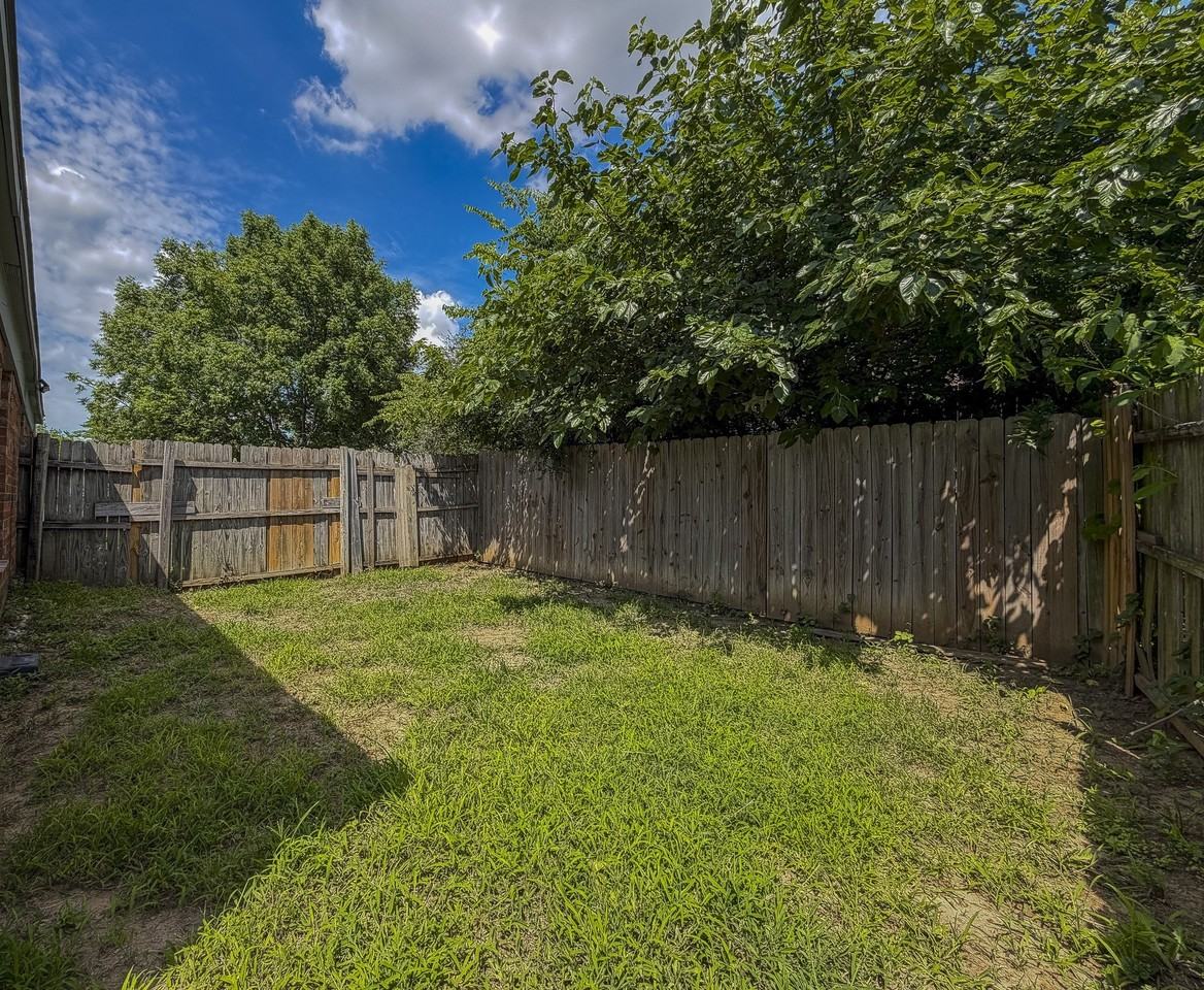 305 Casie Ct - Photo 3 of 18