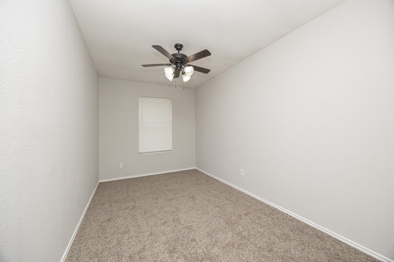 305 Casie Ct - Photo 5 of 18