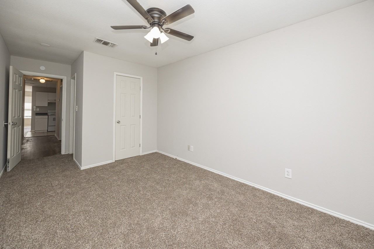 305 Casie Ct - Photo 7 of 18