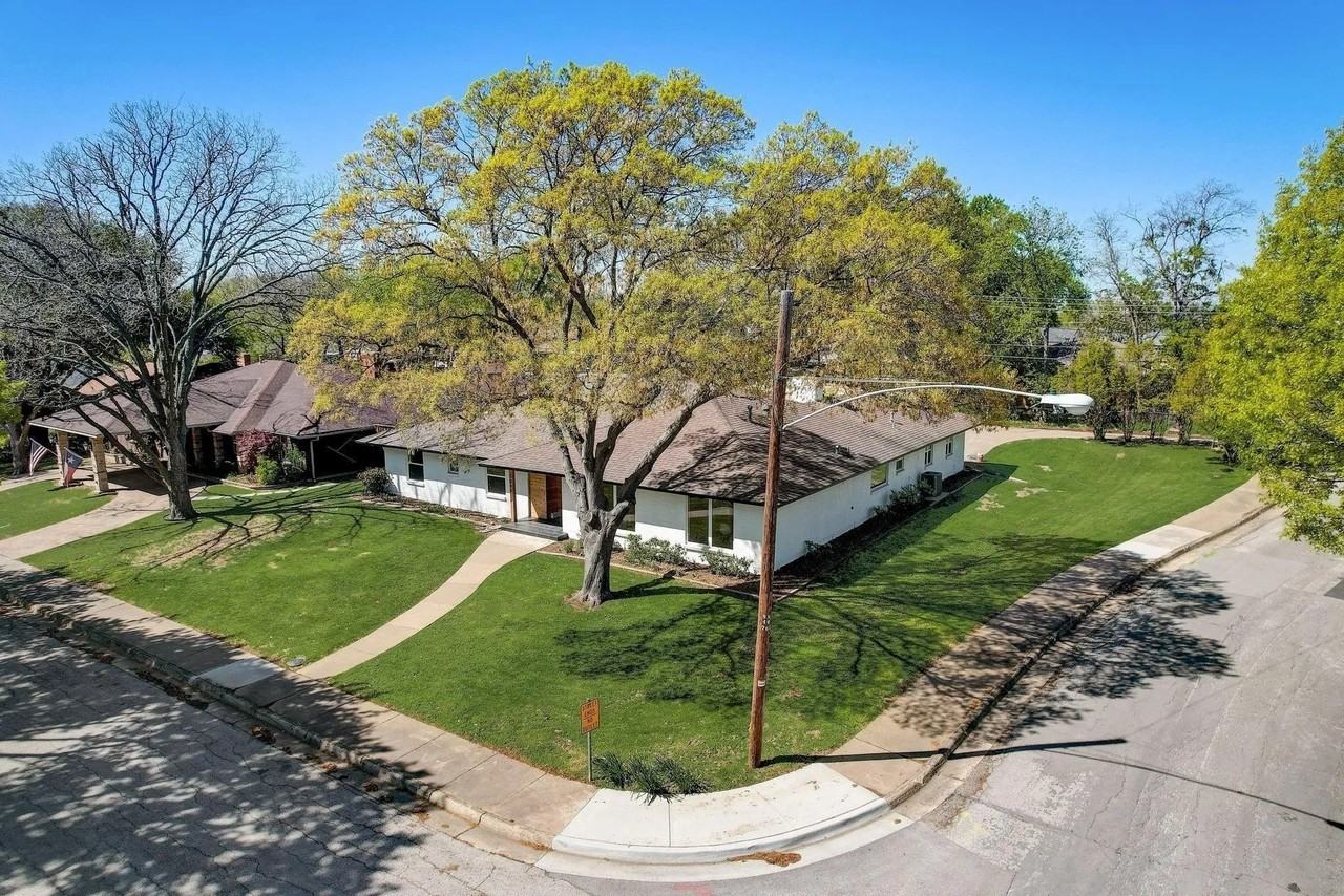 3040 Ponder Pl - Photo 4 of 30
