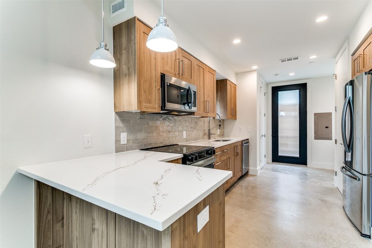 4715 Live Oak St #104 - Photo 4 of 18