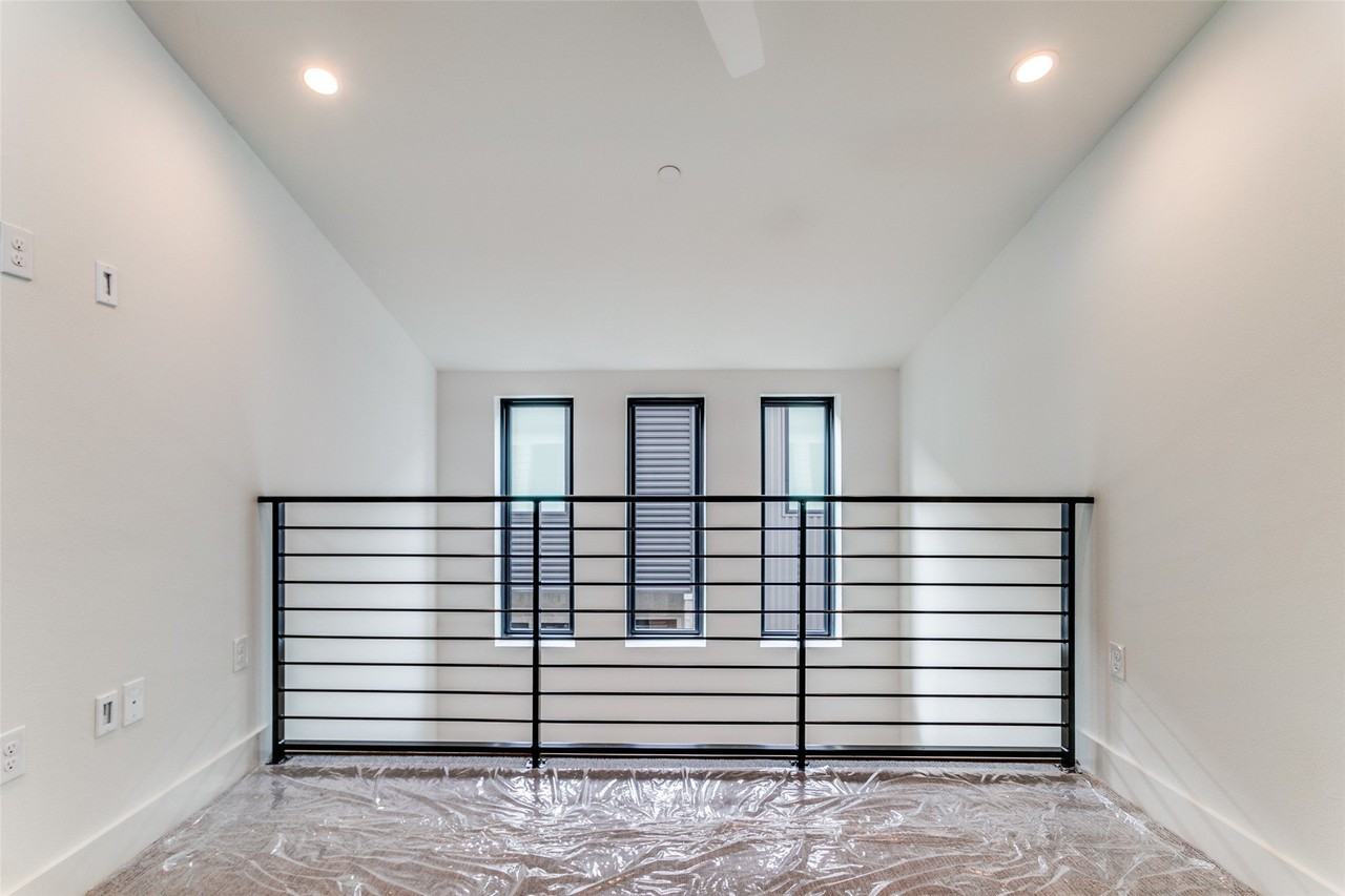 4715 Live Oak St #104 - Photo 7 of 18