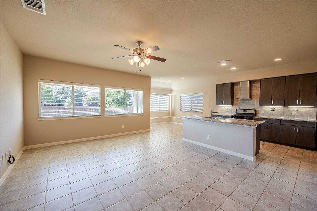 1141 Kingston Ct - Photo 7 of 37