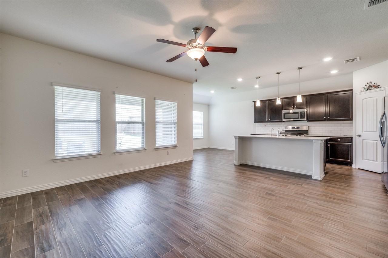 1305 Rembrandt Dr - Photo 4 of 15