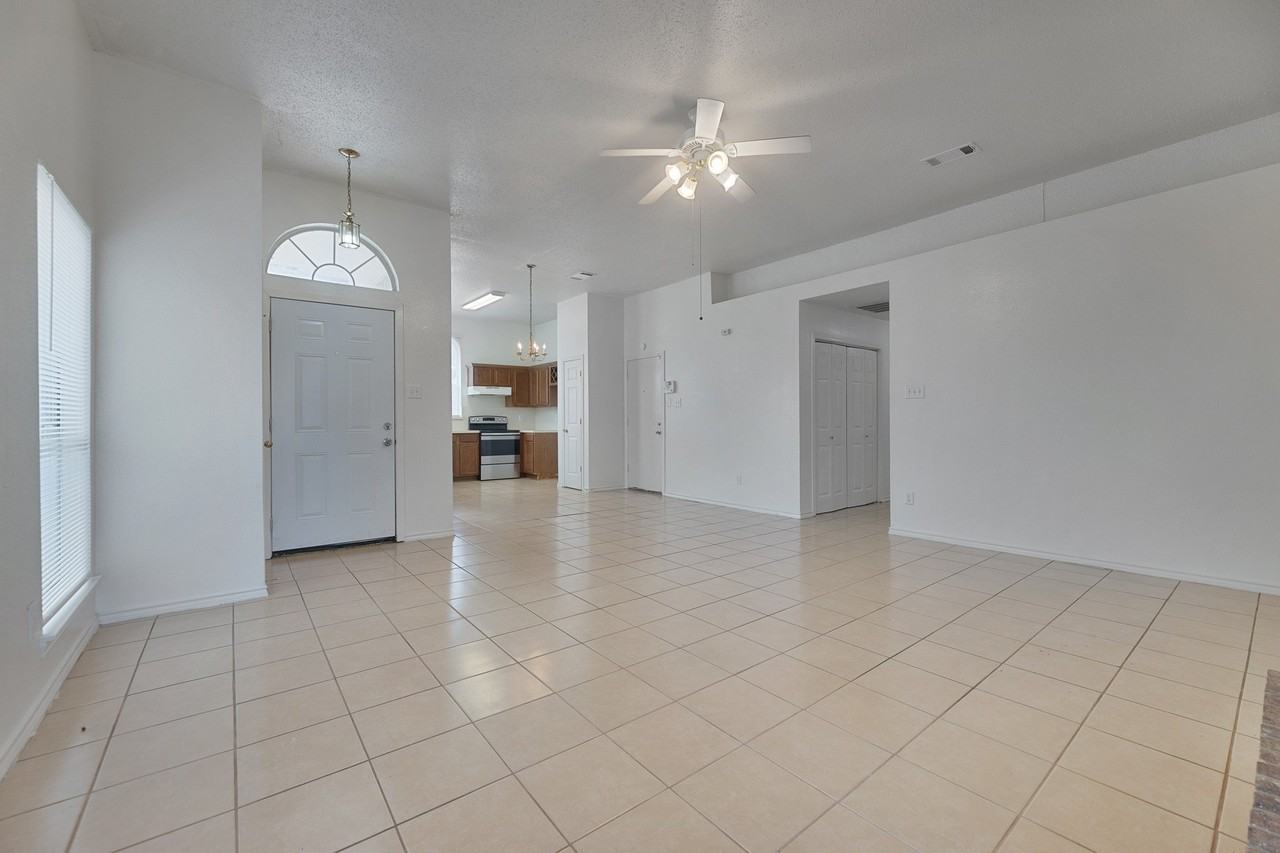 12411 Summer Hill Dr - Photo 2 of 18