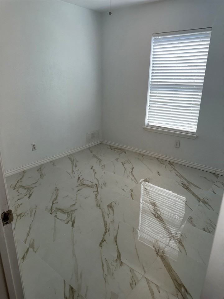 4334 Newton St - Photo 6 of 9