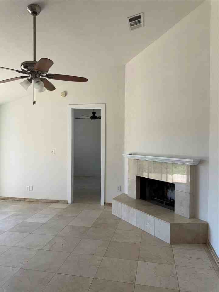 4334 Newton St - Photo 7 of 9