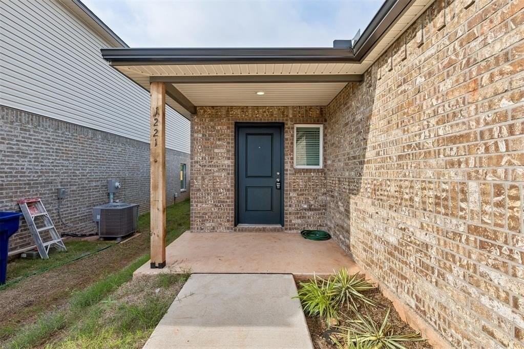1221 Colt Dr - Photo 2 of 30