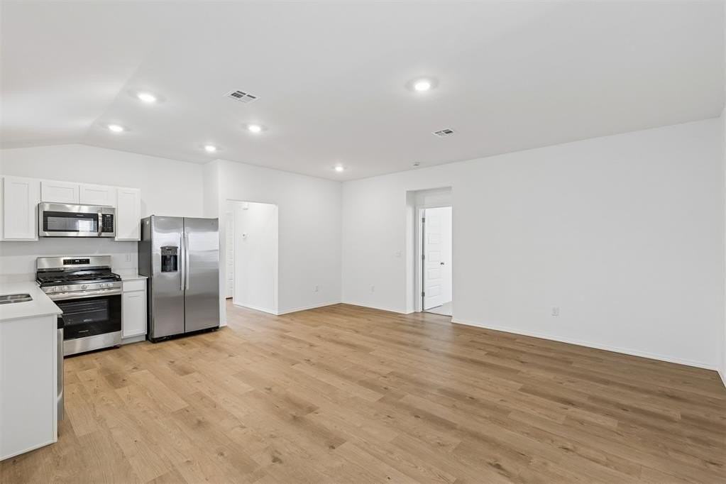 1221 Colt Dr - Photo 3 of 30