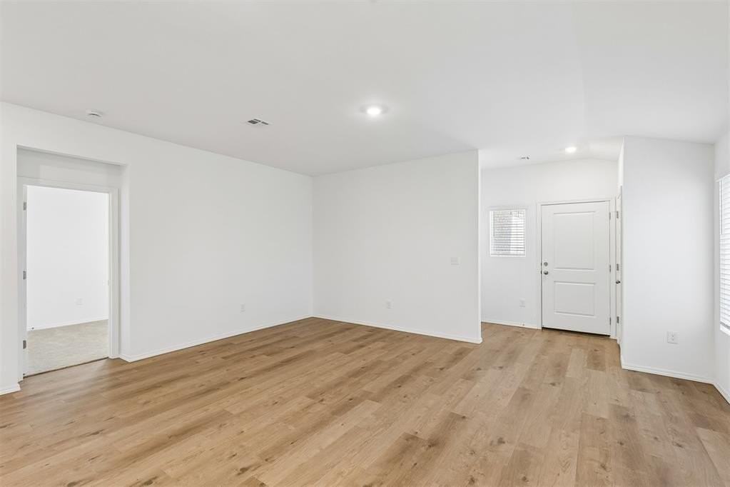 1221 Colt Dr - Photo 4 of 30