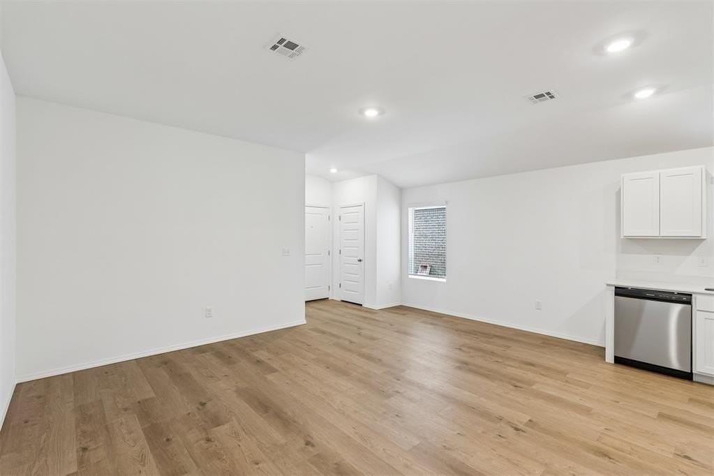 1221 Colt Dr - Photo 5 of 30