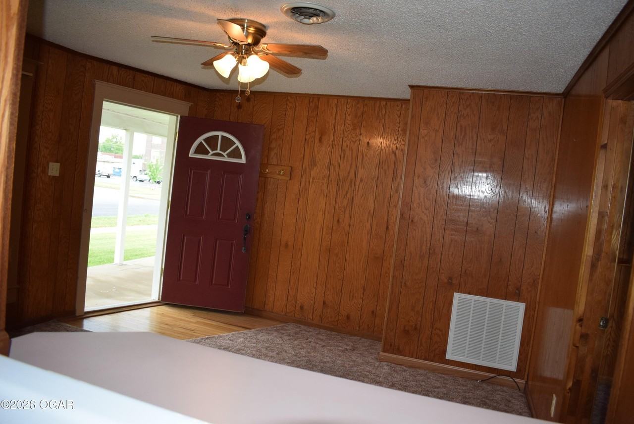 2013 Virginia Ave - Photo 4 of 21