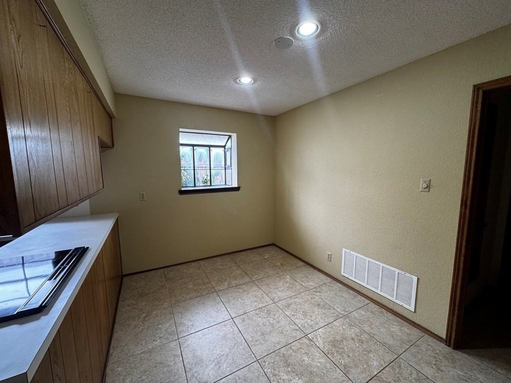 2606 Keswick Cv - Photo 4 of 18