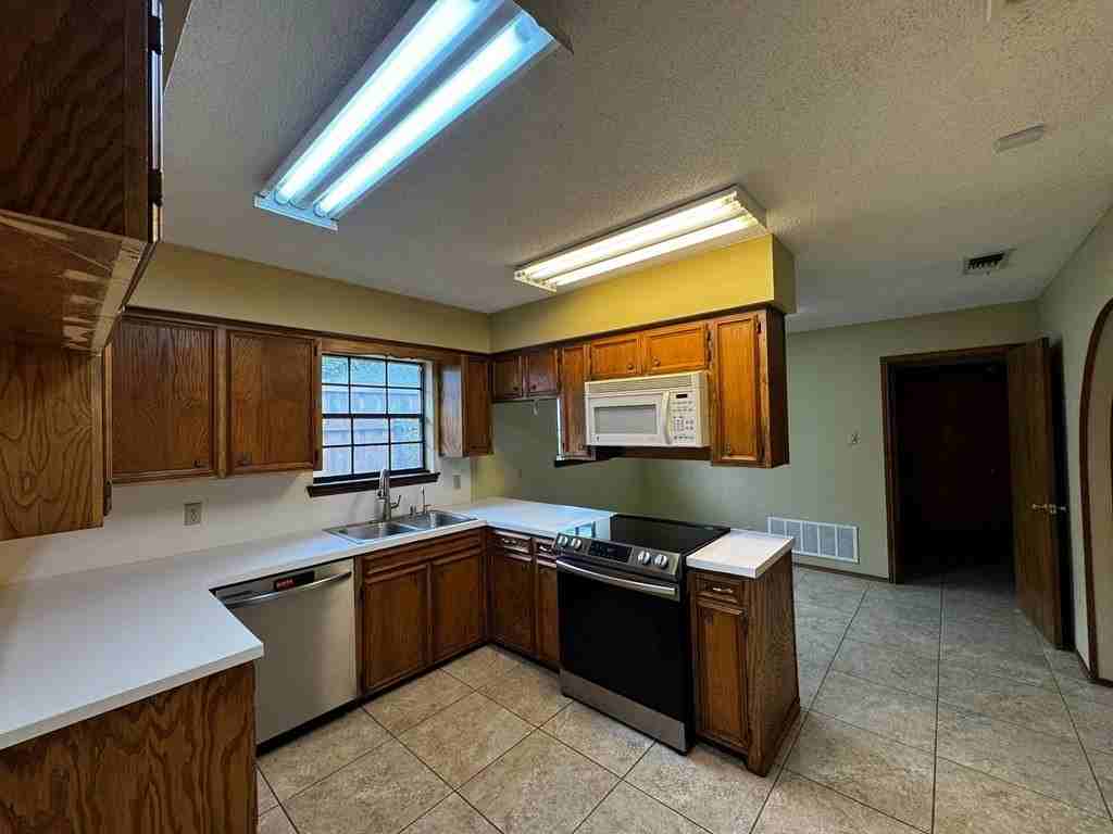 2606 Keswick Cv - Photo 6 of 18