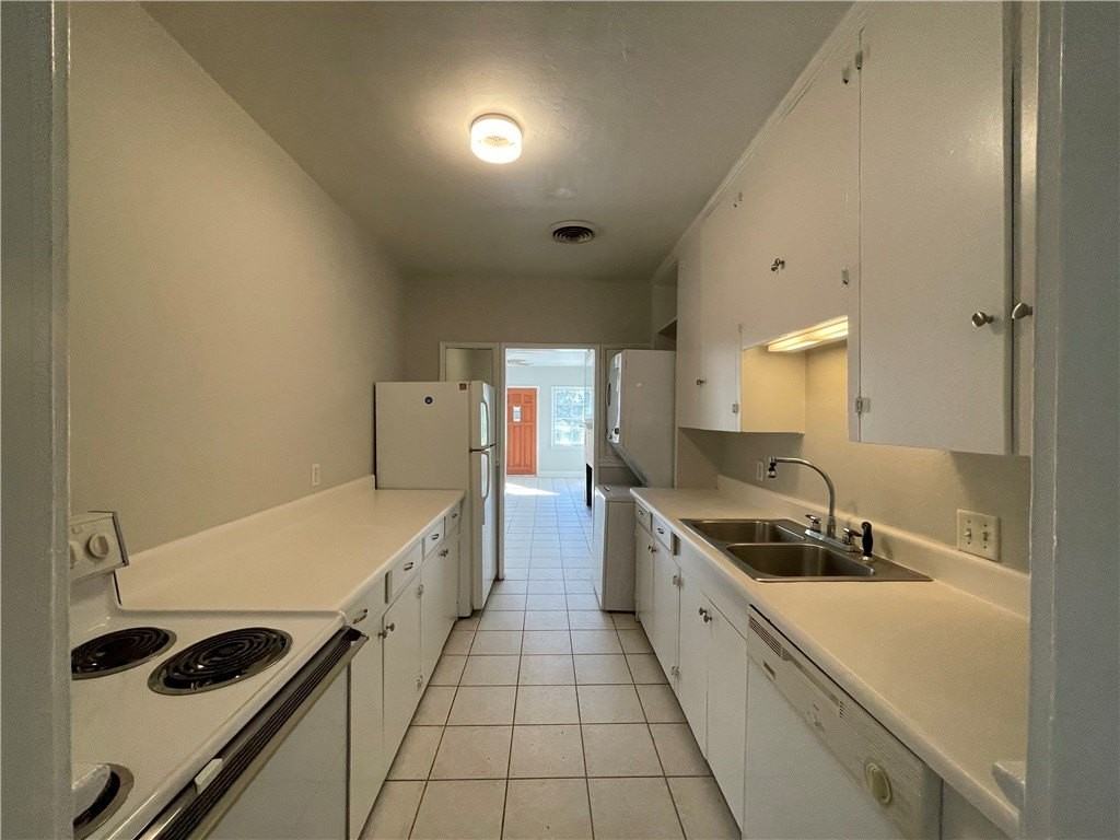 2222 Ponce De Leon Cir #B - Photo 6 of 12
