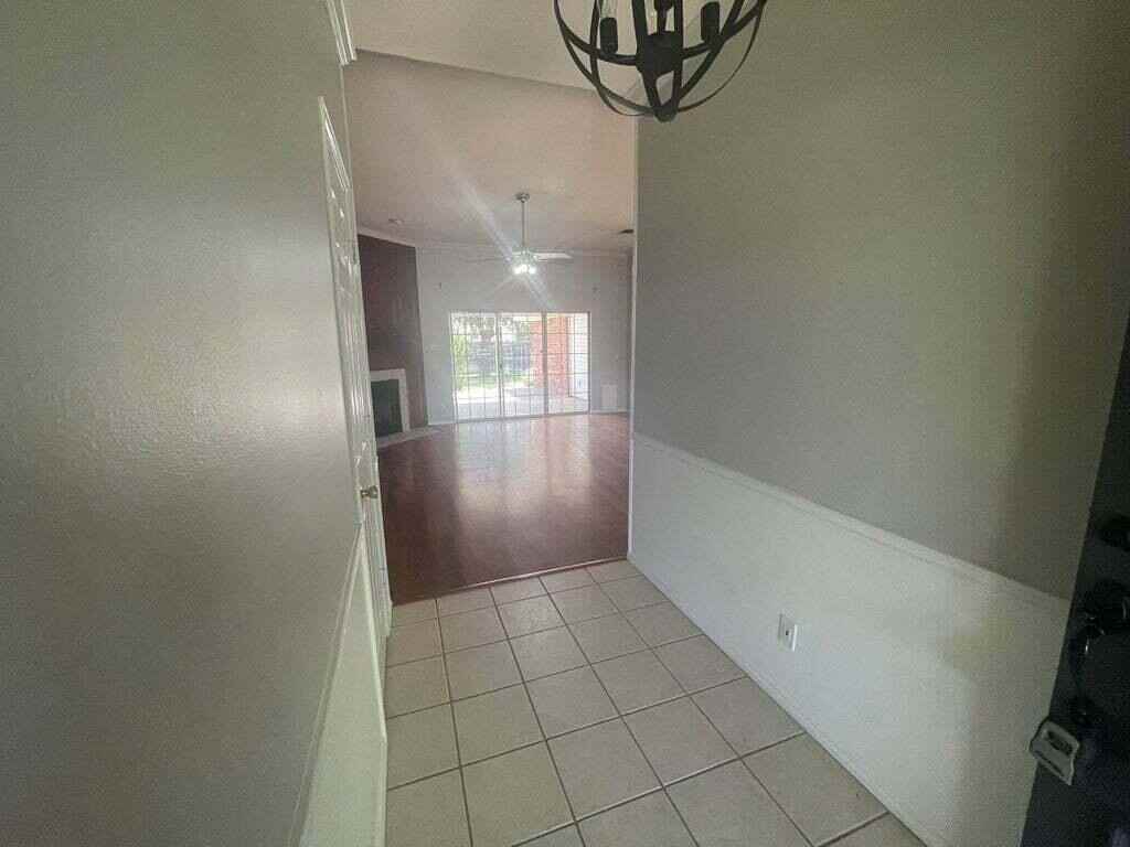 3513 Shadyhill Dr - Photo 3 of 16