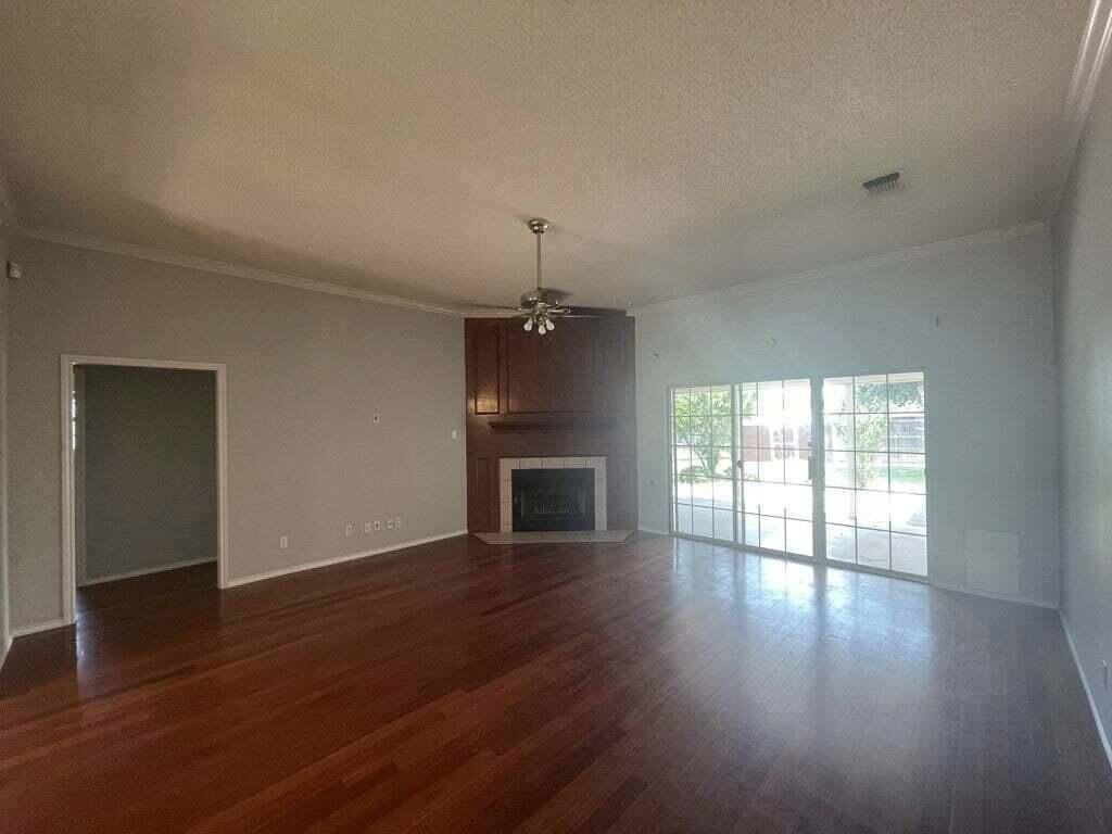3513 Shadyhill Dr - Photo 4 of 16