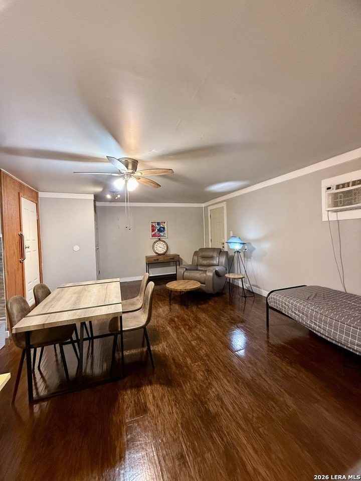 810 Haggin St - Photo 4 of 26