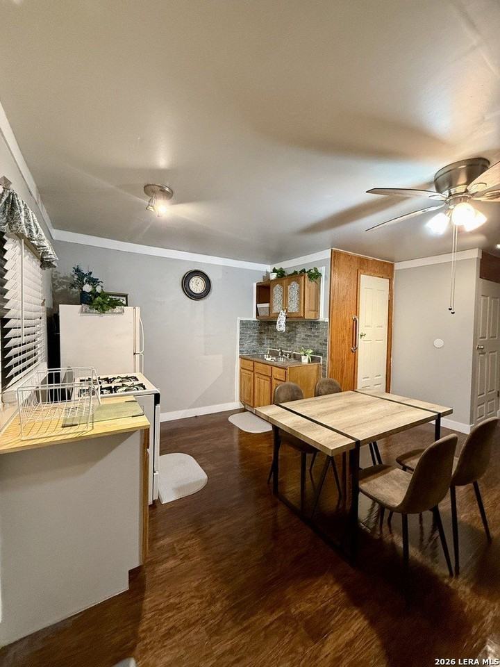 810 Haggin St - Photo 5 of 26