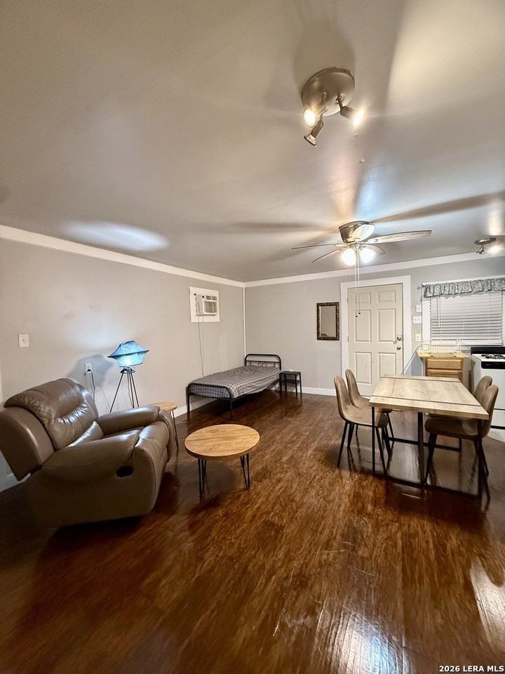810 Haggin St - Photo 7 of 26