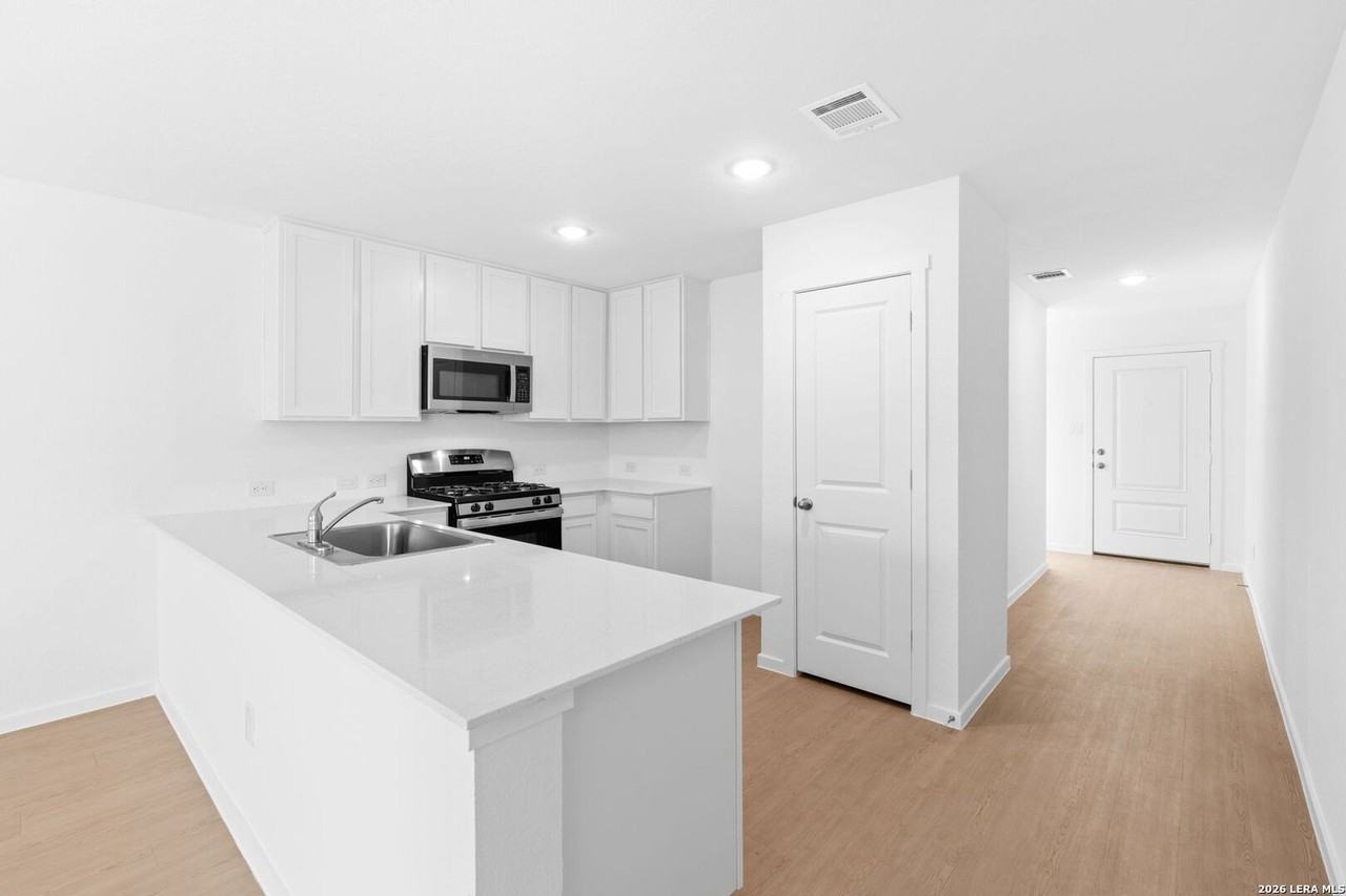 3913 Glade Crk - Photo 5 of 16
