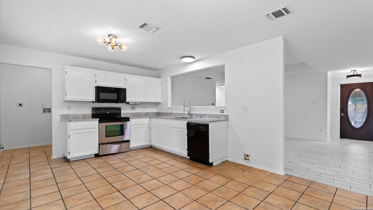 6023 Lake Victoria St - Photo 6 of 18