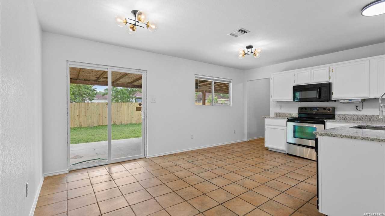 6023 Lake Victoria St - Photo 7 of 18