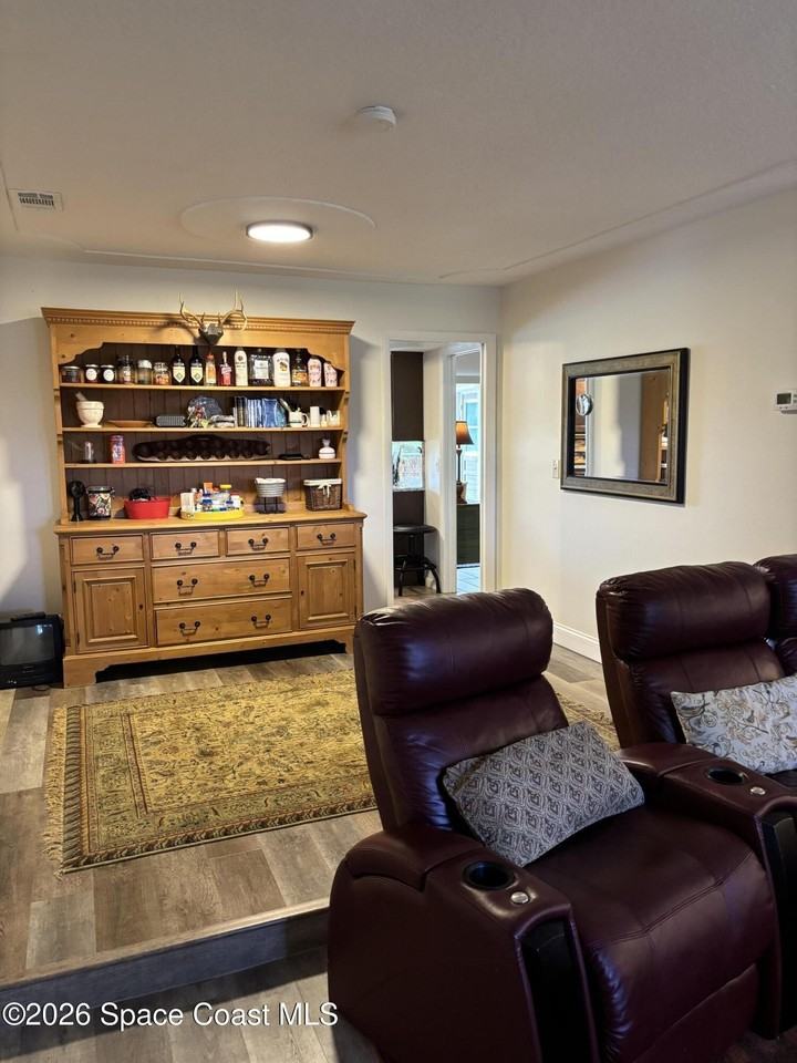531 Inverness Ave - Photo 5 of 29