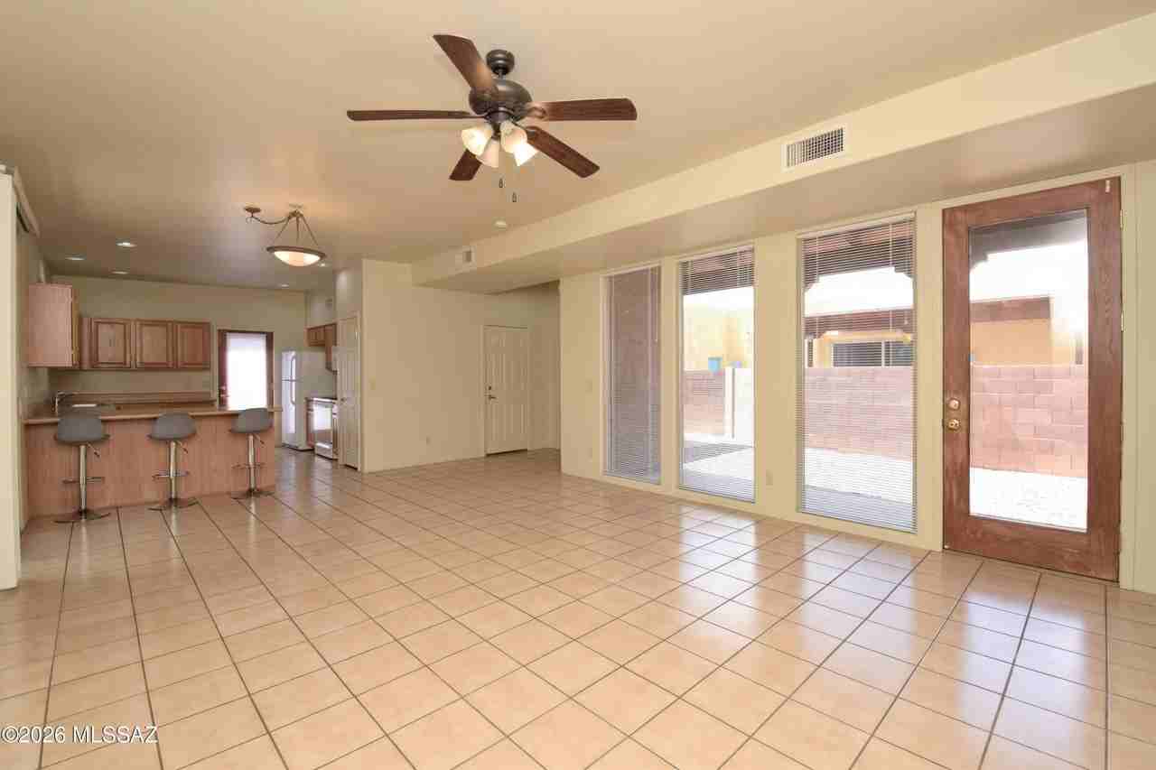 2934 N Cardell Cir - Photo 4 of 27