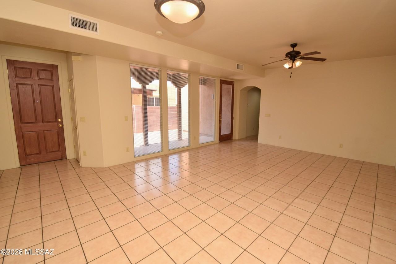 2934 N Cardell Cir - Photo 5 of 27