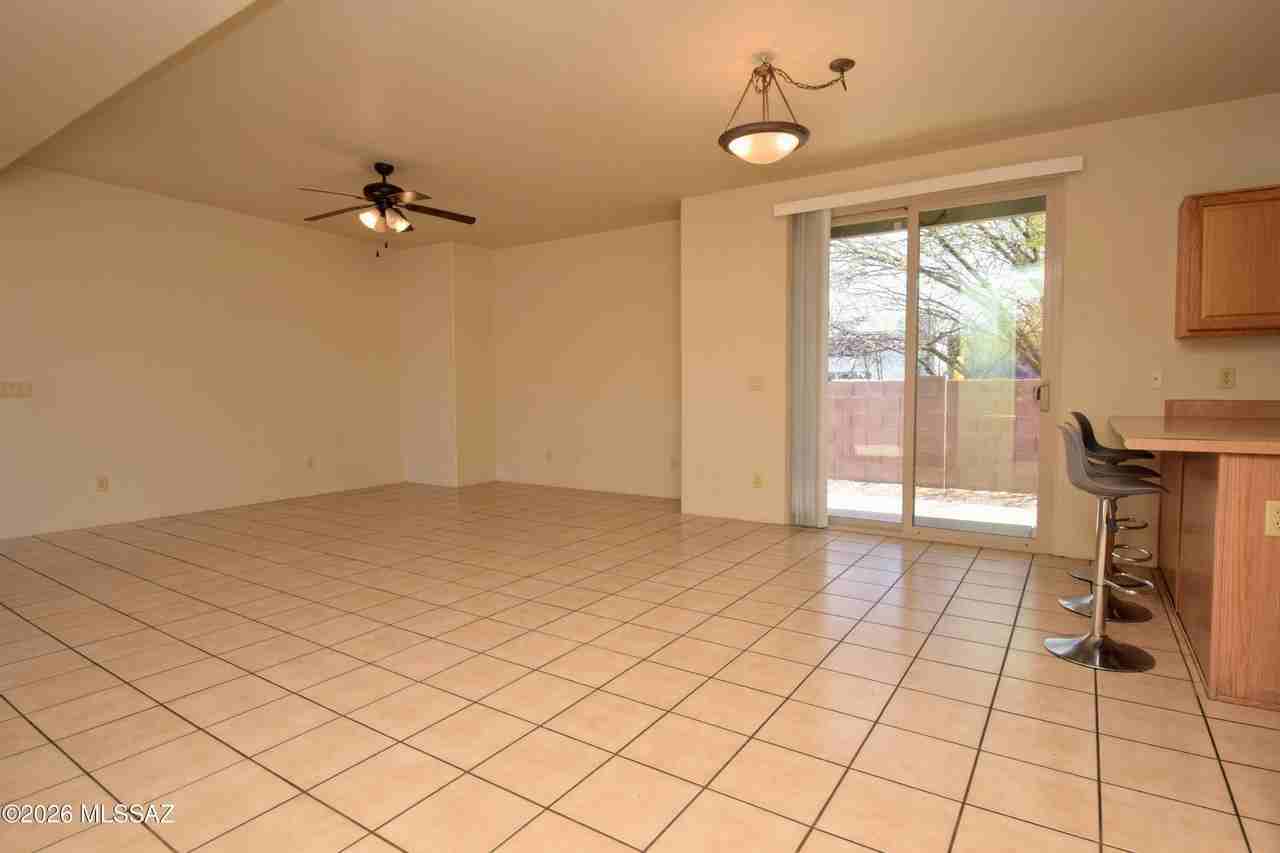 2934 N Cardell Cir - Photo 7 of 27