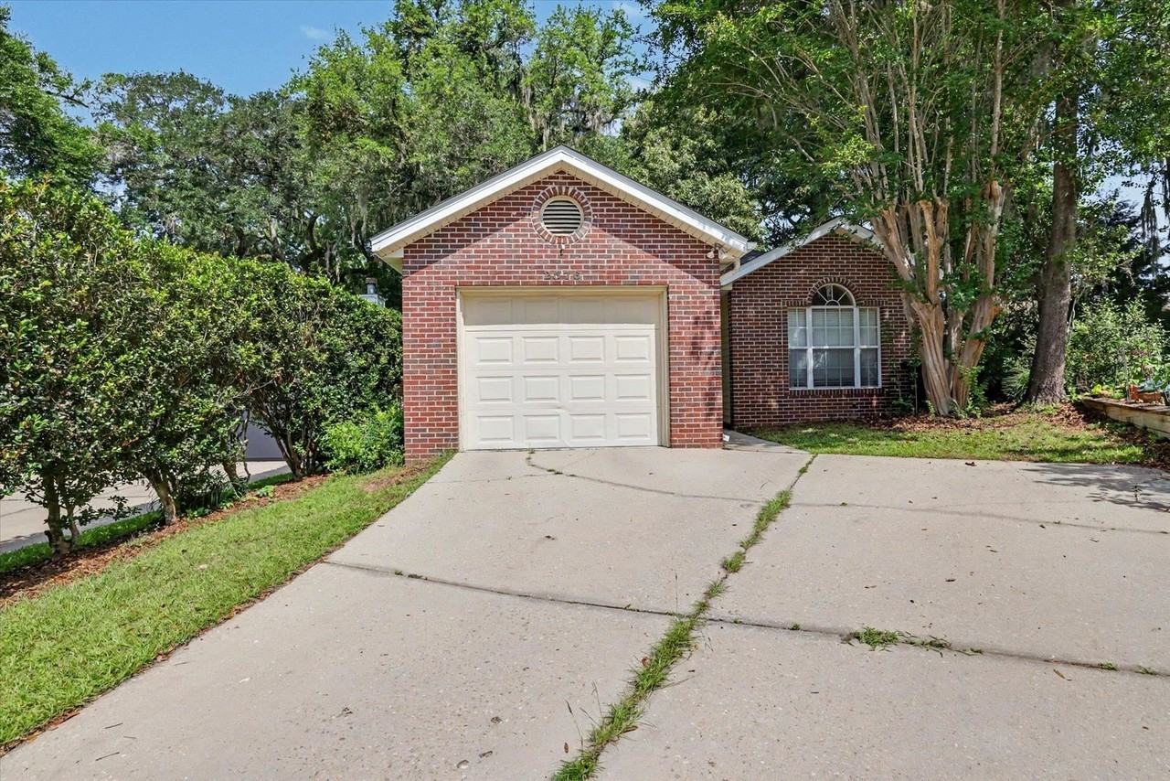 2576 Yarmouth Ln - Photo 2 of 35
