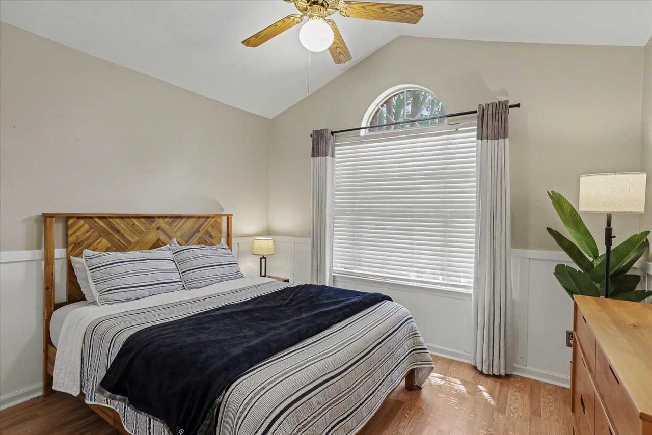 2576 Yarmouth Ln - Photo 6 of 35