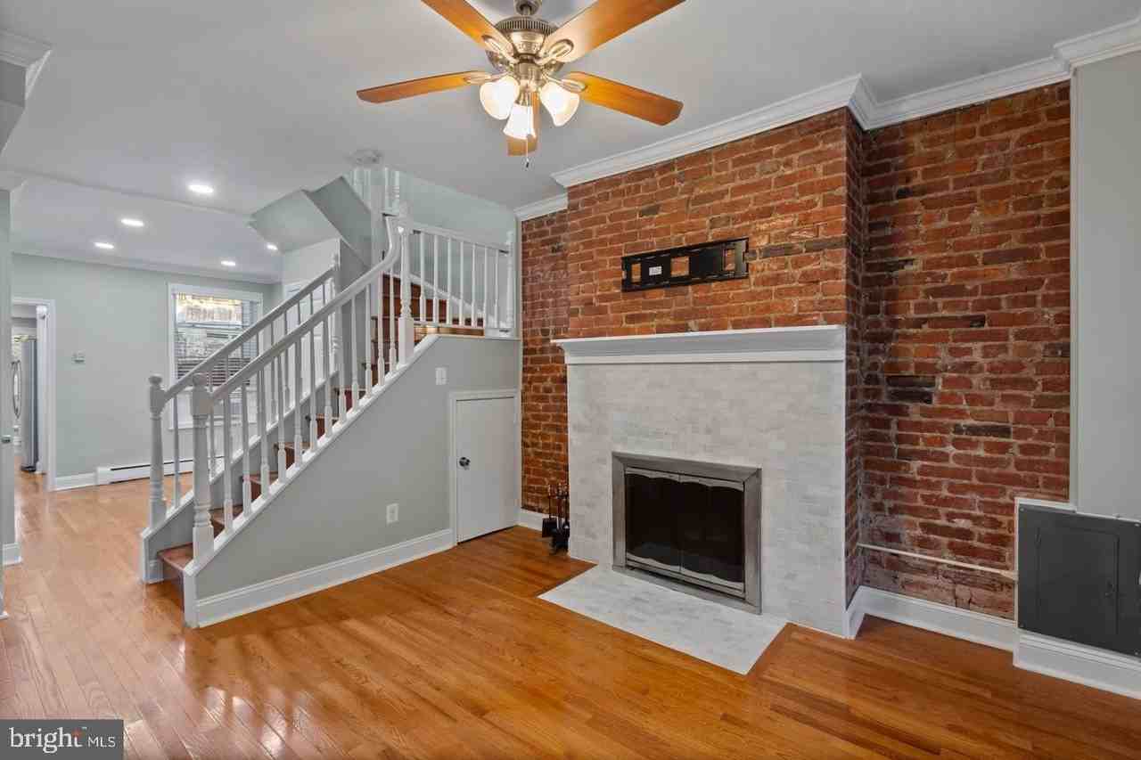 225 14th Pl Ne - Photo 2 of 20