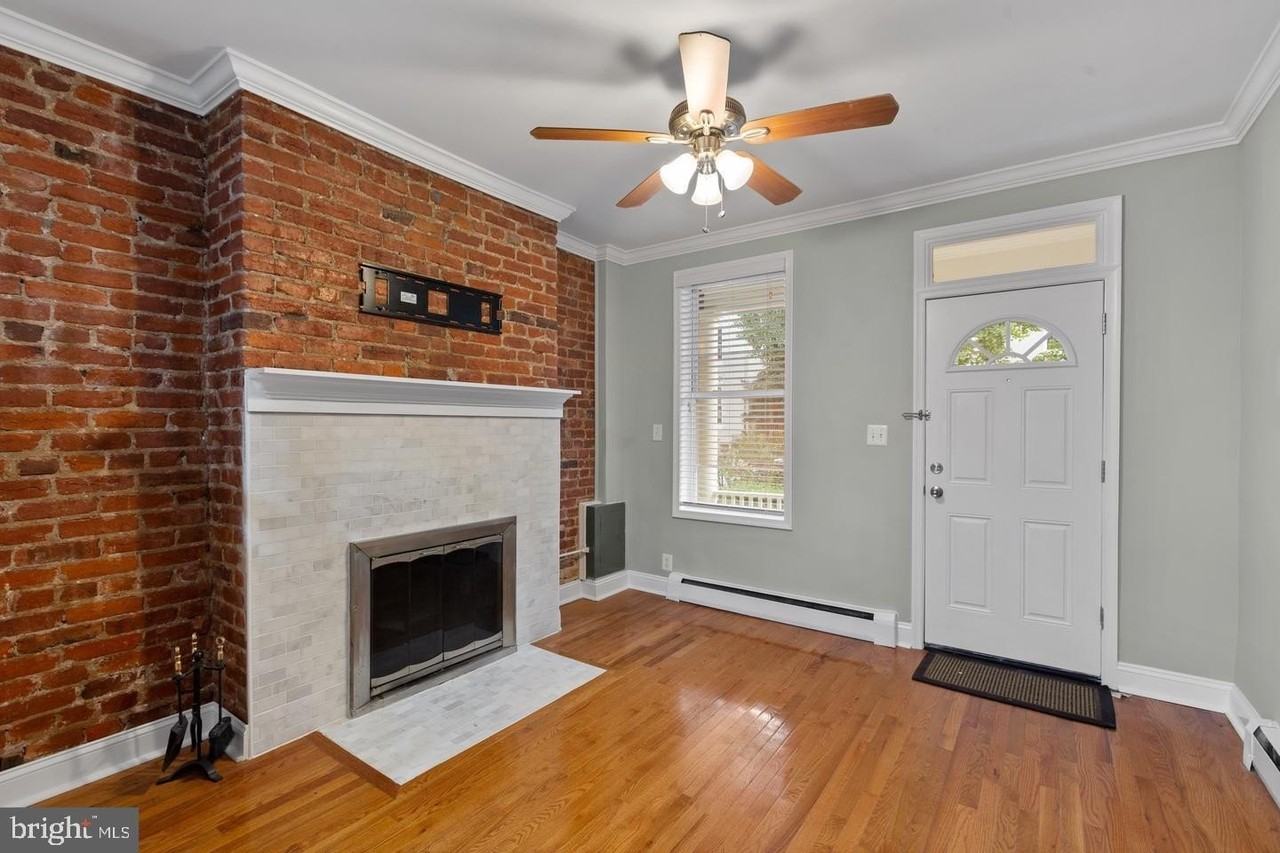 225 14th Pl Ne - Photo 3 of 20