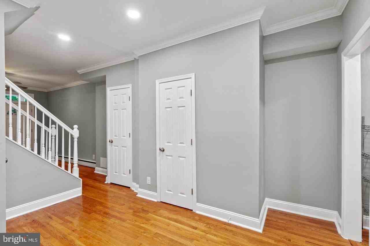 225 14th Pl Ne - Photo 5 of 20