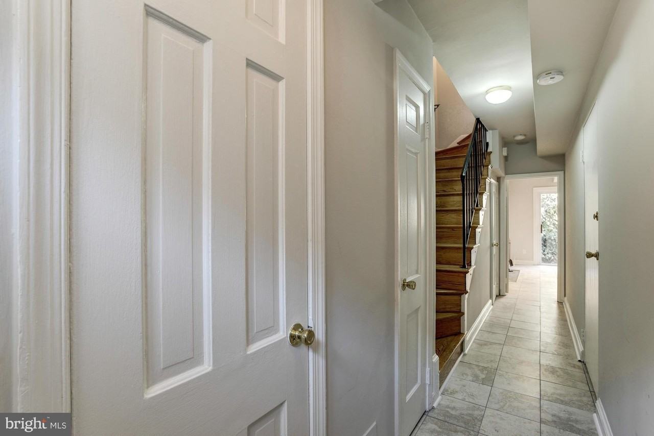 2531 Queen Annes Ln Nw - Photo 3 of 32