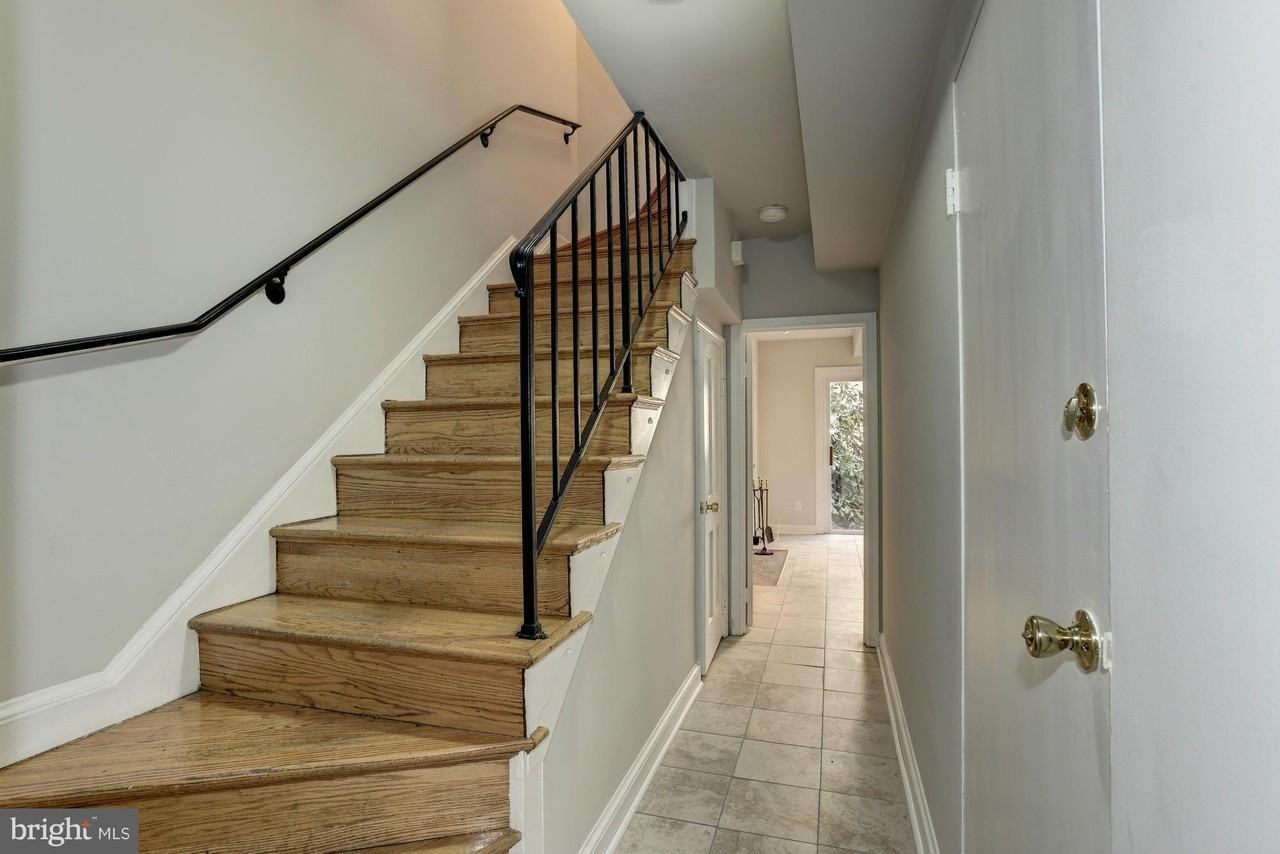 2531 Queen Annes Ln Nw - Photo 4 of 32