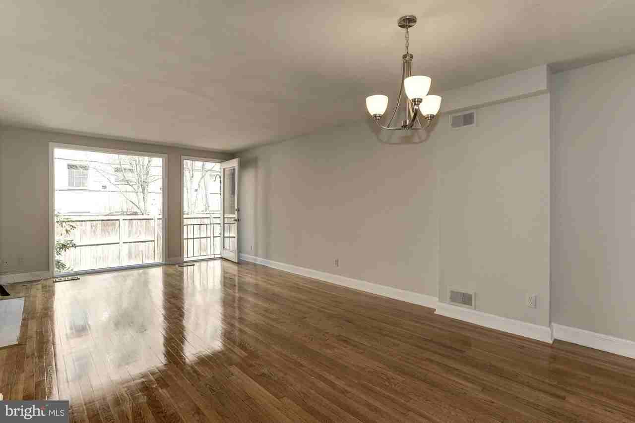 2531 Queen Annes Ln Nw - Photo 5 of 32