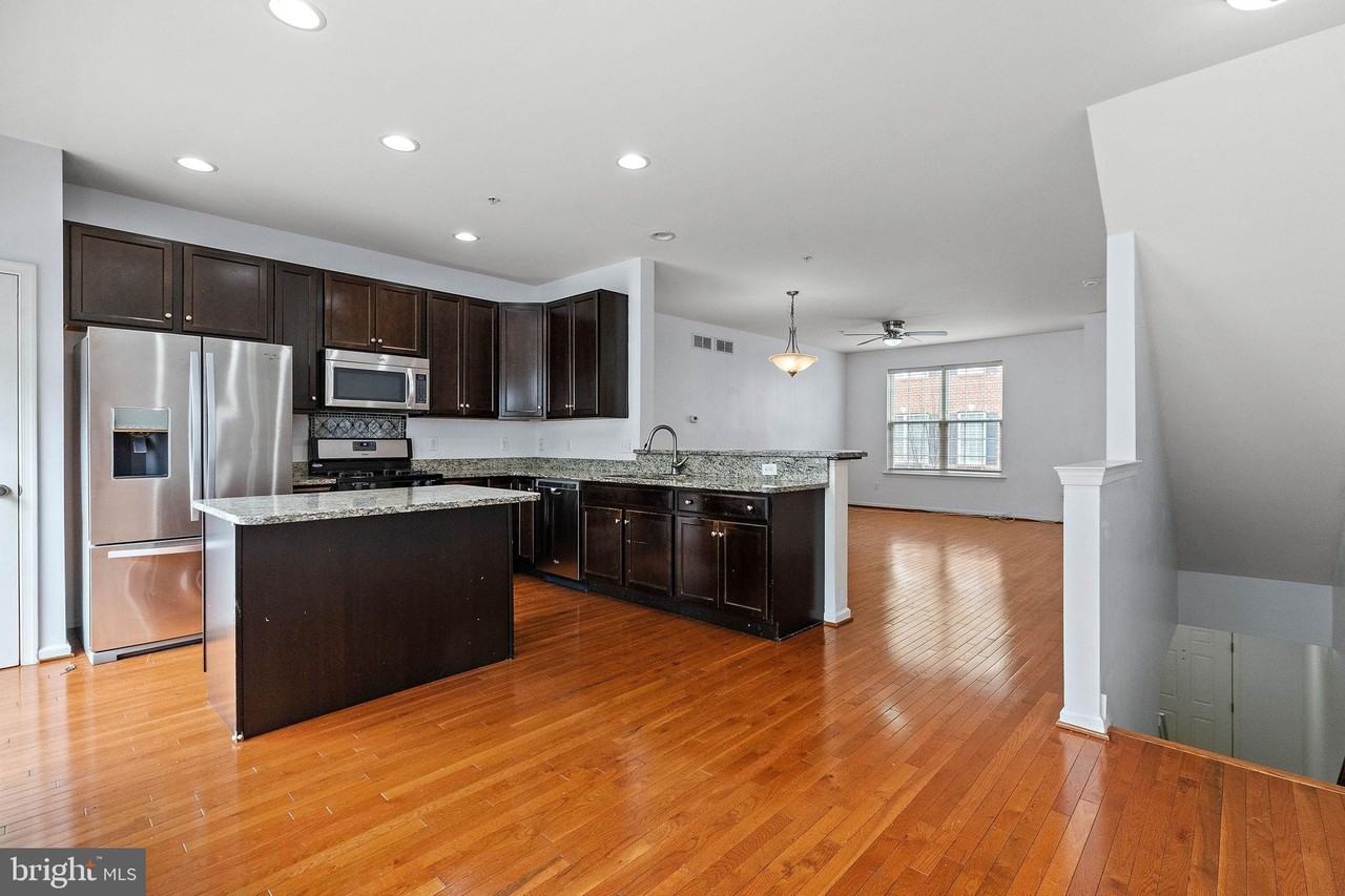 1367 Parish Ave - Photo 2 of 25