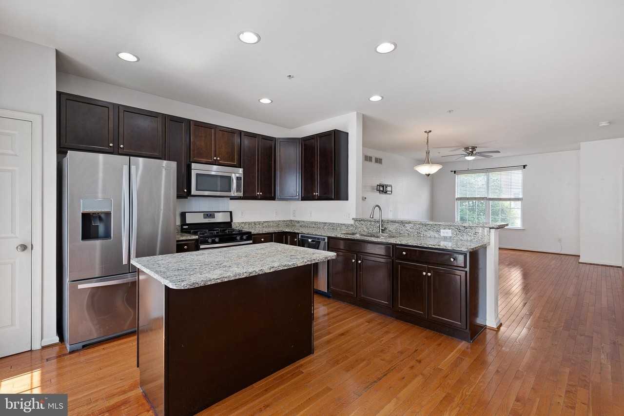 1367 Parish Ave - Photo 3 of 25