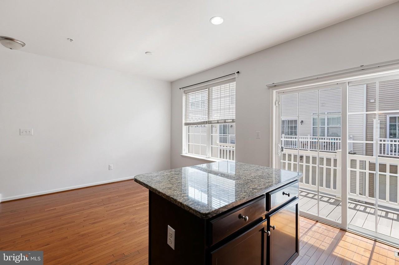 1367 Parish Ave - Photo 5 of 25