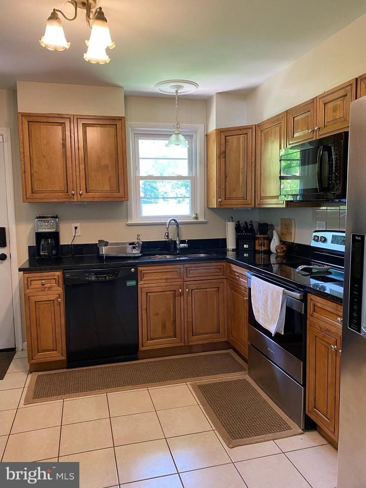 9110 Drake Pl - Photo 2 of 27