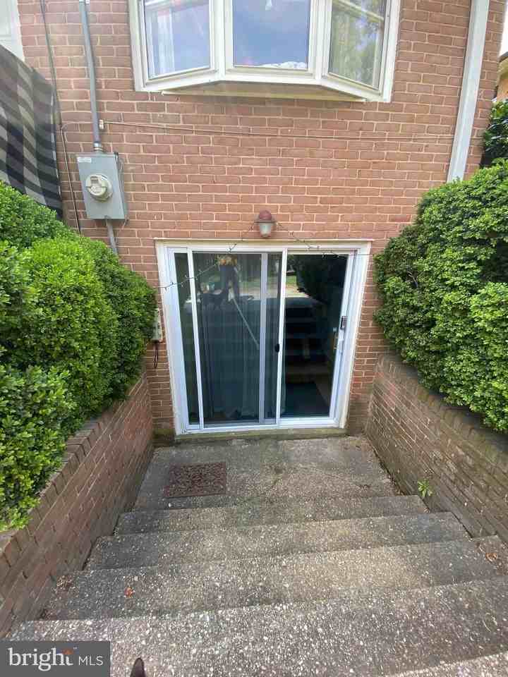9110 Drake Pl - Photo 6 of 27