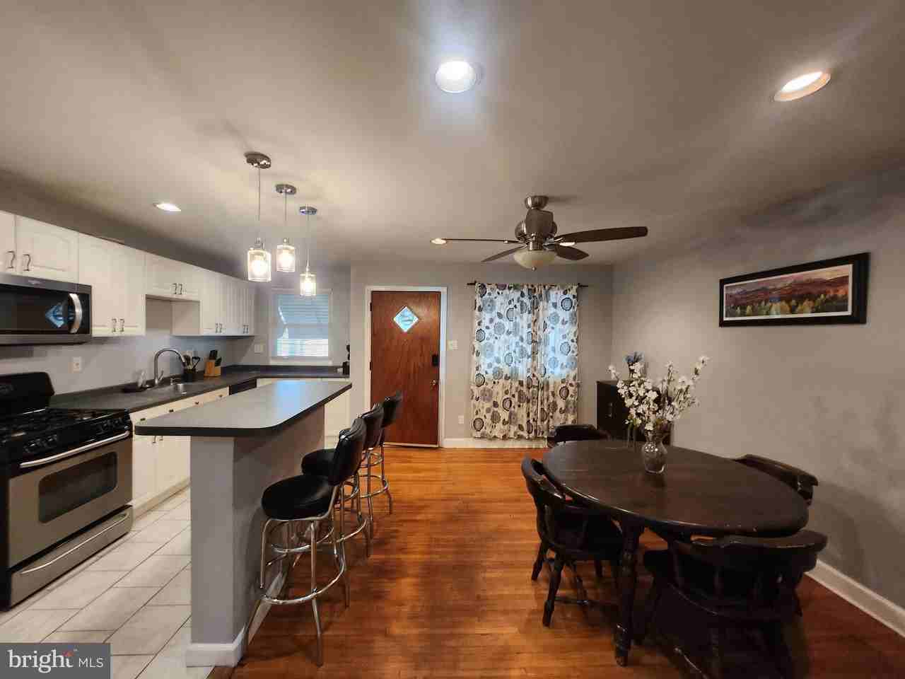 5819 Bustleton Ave - Photo 5 of 37