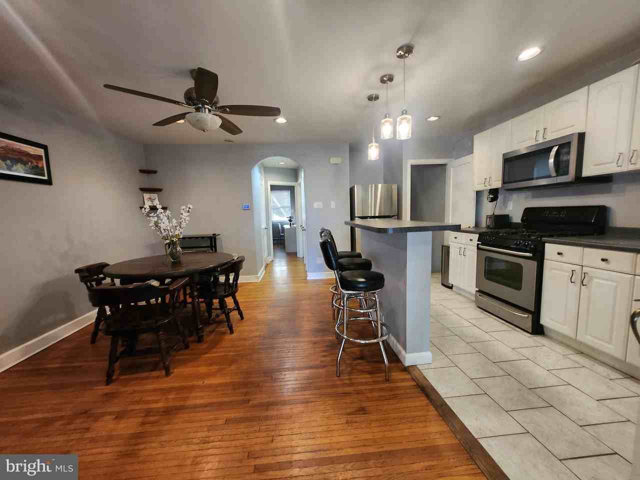 5819 Bustleton Ave - Photo 6 of 37