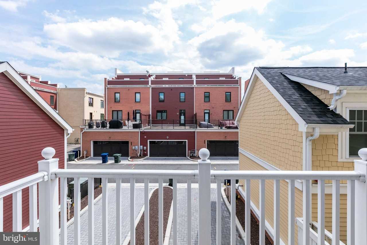 723 Diamond Ave - Photo 5 of 50