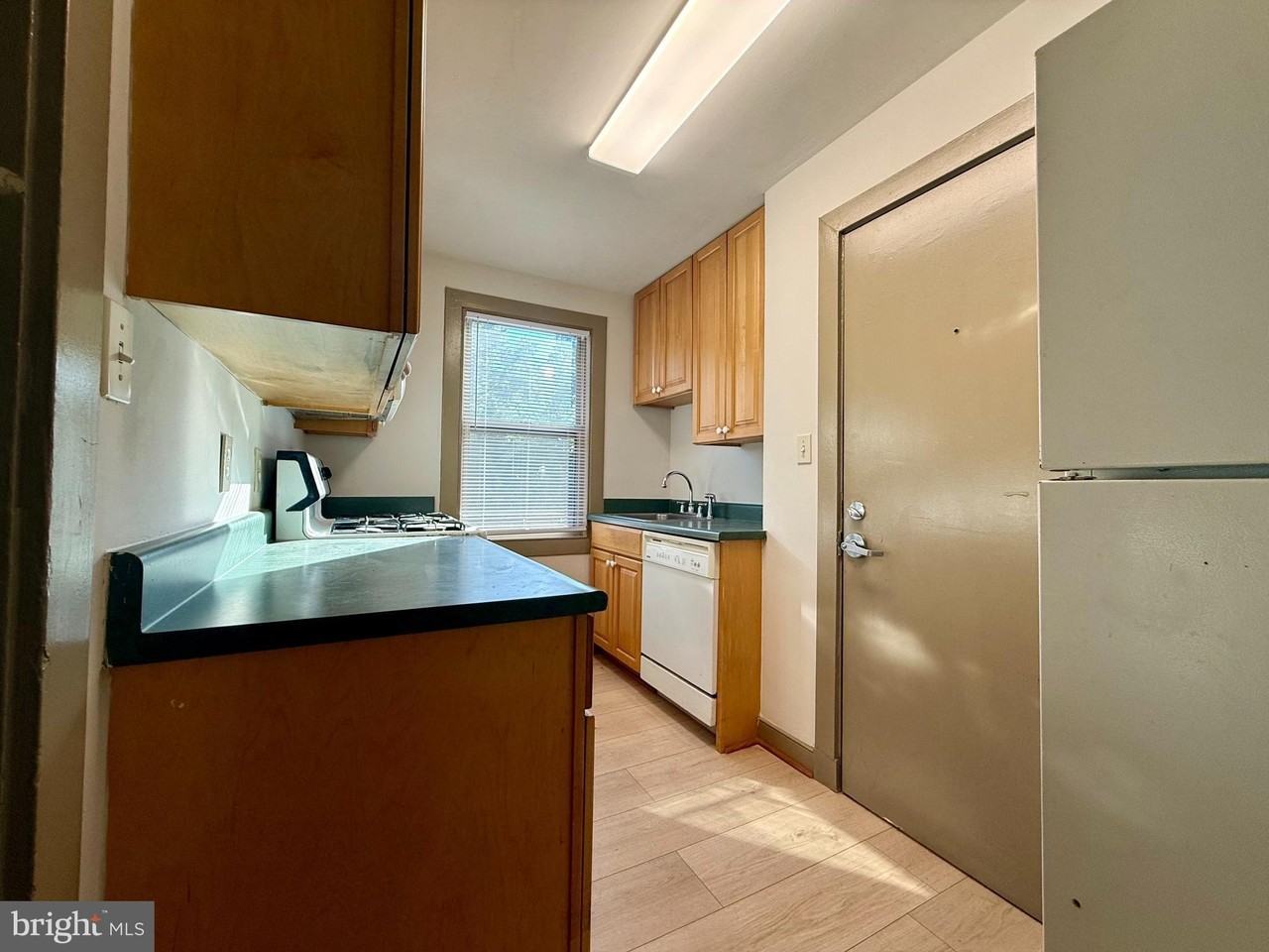 1400 Kenmore Ave #C1 - Photo 5 of 13
