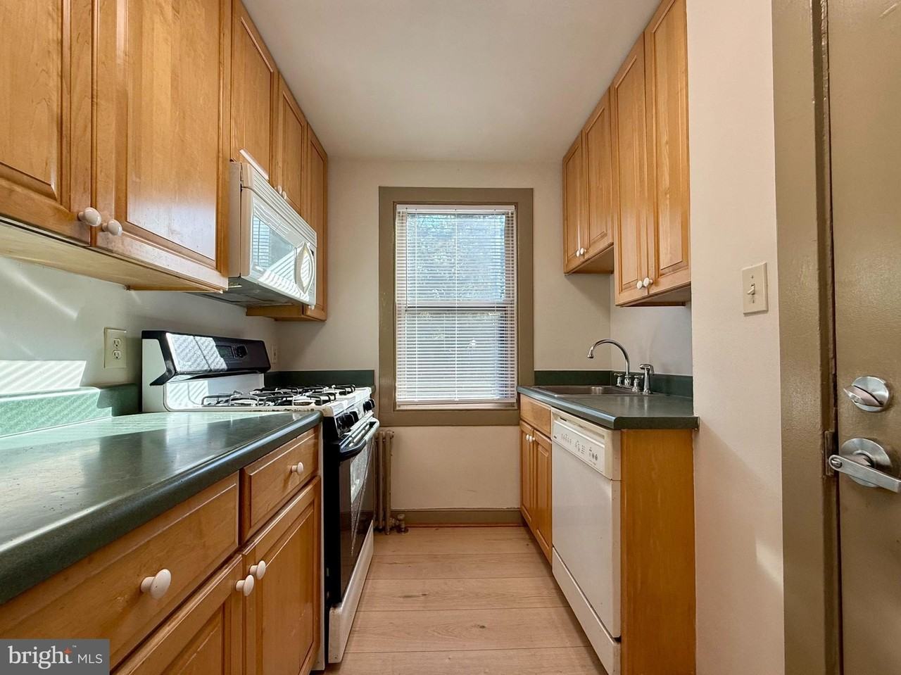 1400 Kenmore Ave #C1 - Photo 6 of 13